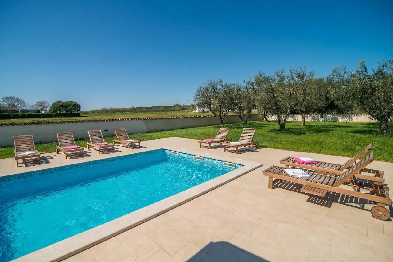 Villa Pomer With A Private Swimming Pool Near The Sea