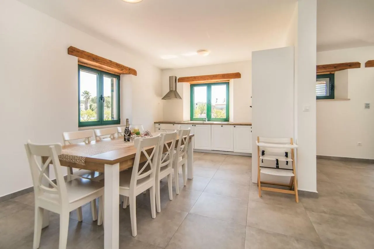 Villa Pomer With A Private Swimming Pool Near The Sea Croatia