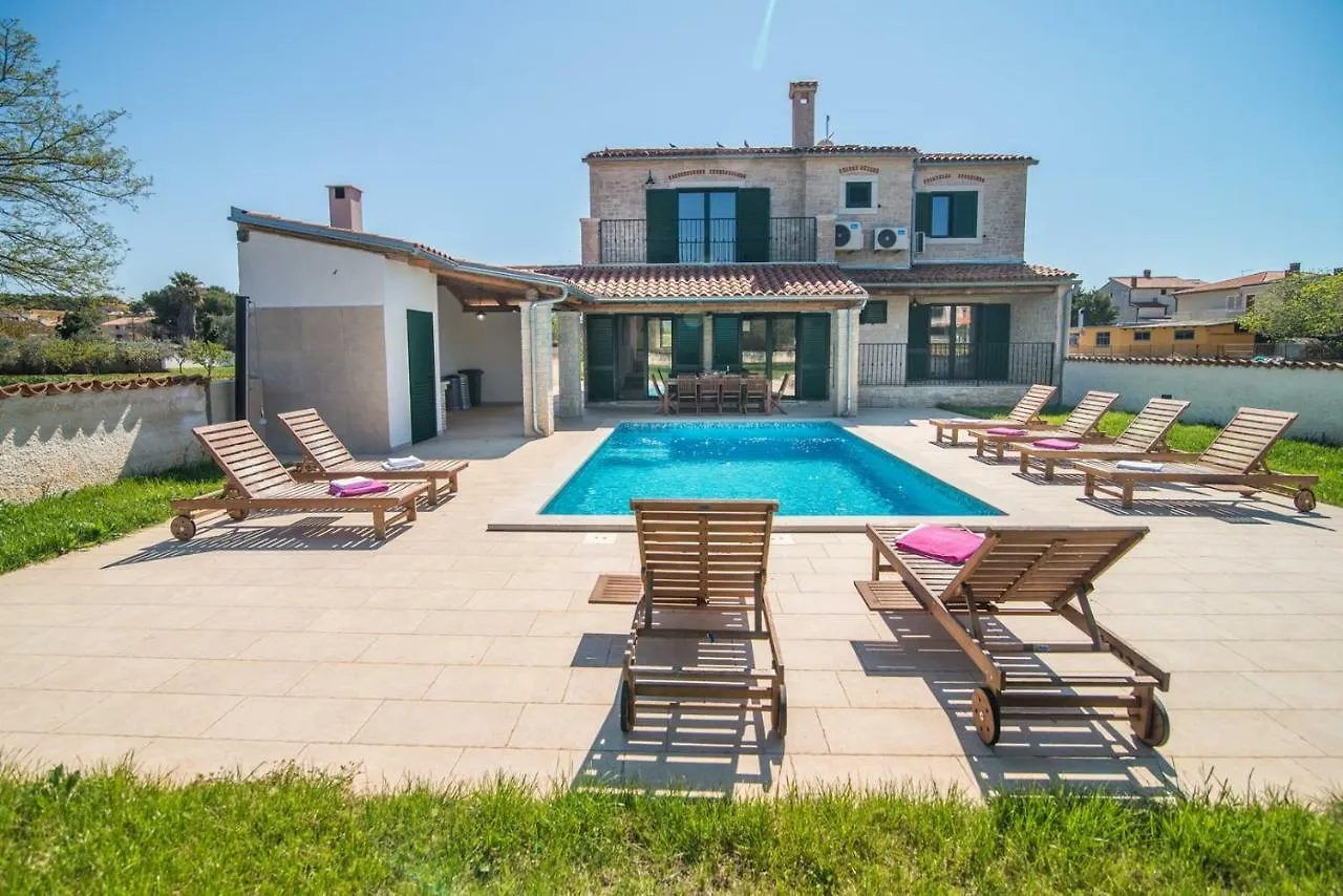 Villa Pomer With A Private Swimming Pool Near The Sea Chorvatsko